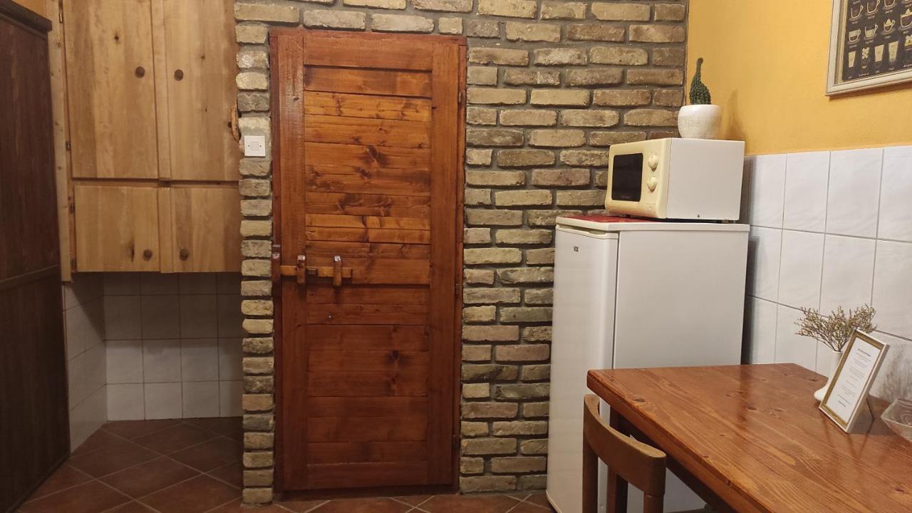 Apartamento Wood House Ruma Exterior foto